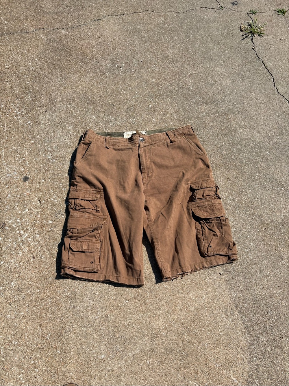 Plugg 2000s Y2K style long baggy brown cargo shorts
